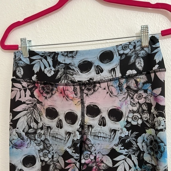 Unique Grunge Streetwear Skull and Floral Design Made in Mexico Leggings size M - Picture 3 of 4